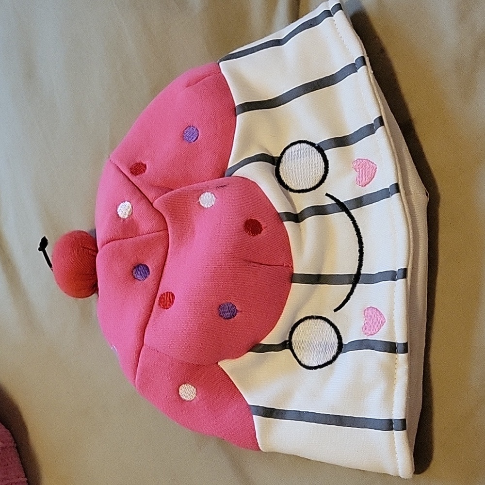 Hot Topic Novelty Kawaii Cupcake Hat